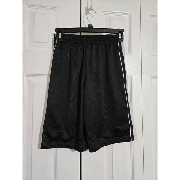 Starter large 10/12 boys reversible basketball shorts - Picture 2 of 6